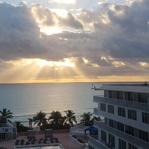 Meet your Posher, Loic